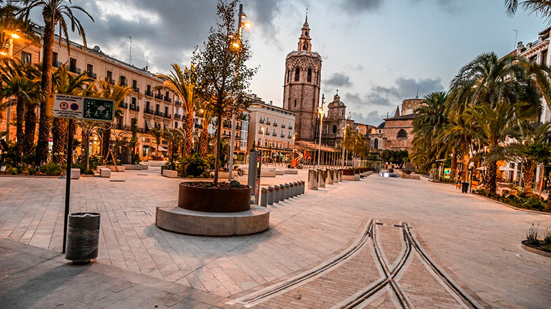 València subvenciona l’ús del nou aparcament de la plaça de la Reina a les persones que compren en el Mercat Central