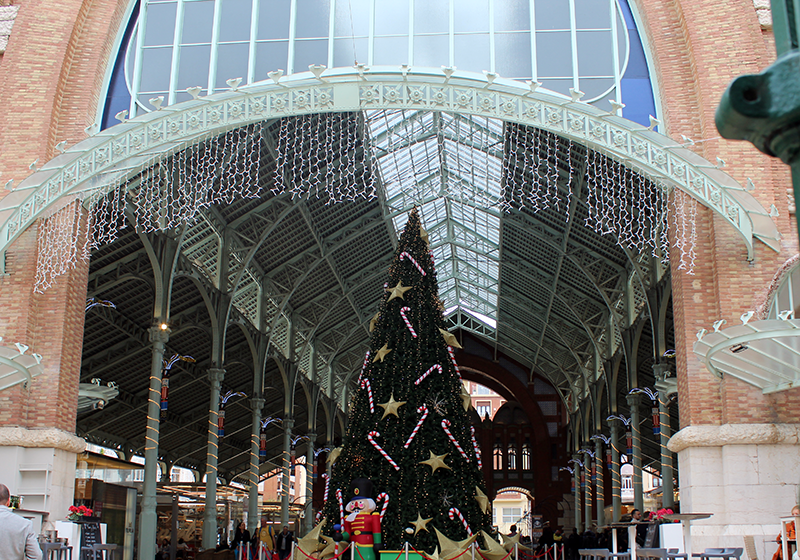 Valencia inicia el encendido de la Navidad en el Mercado de Colón
